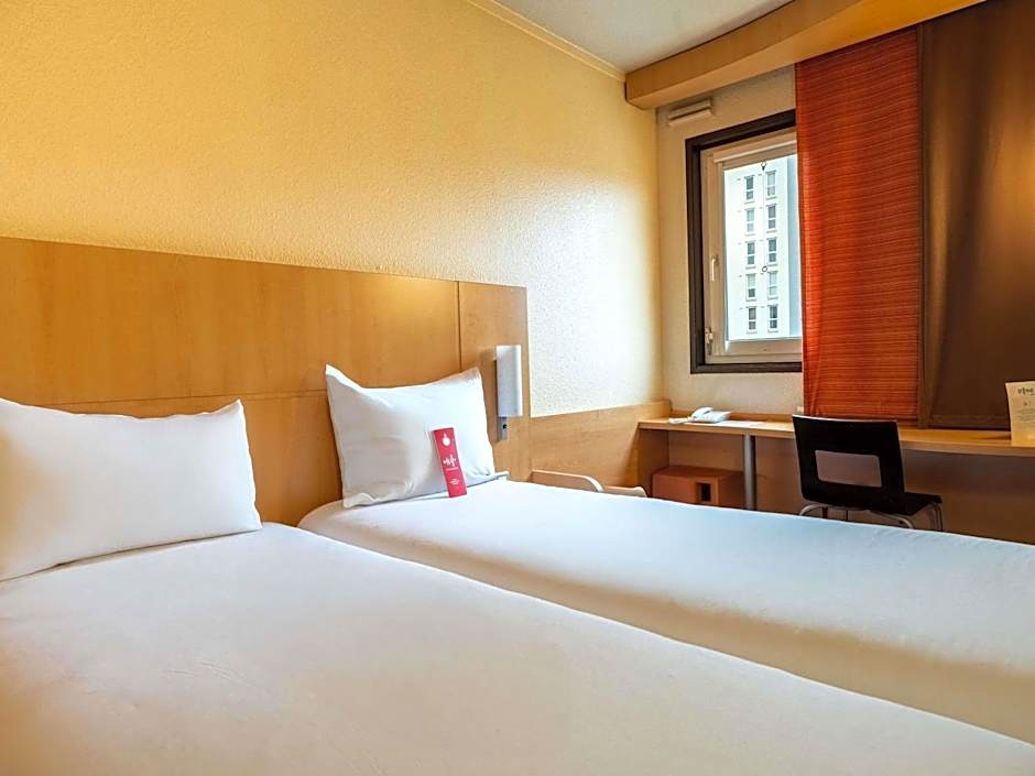 ibis Paris Pont de Suresnes
