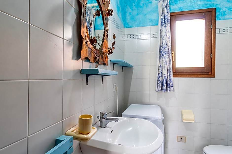 ISS Travel, Villa Fiorita - 800 m from La Cinta beach