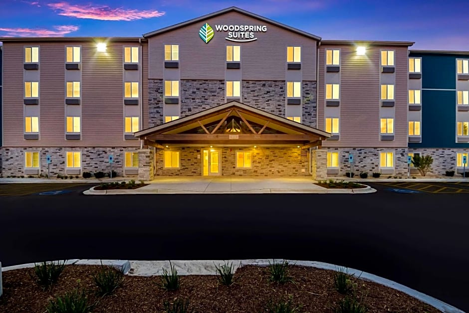 WoodSpring Suites Chicago Addison