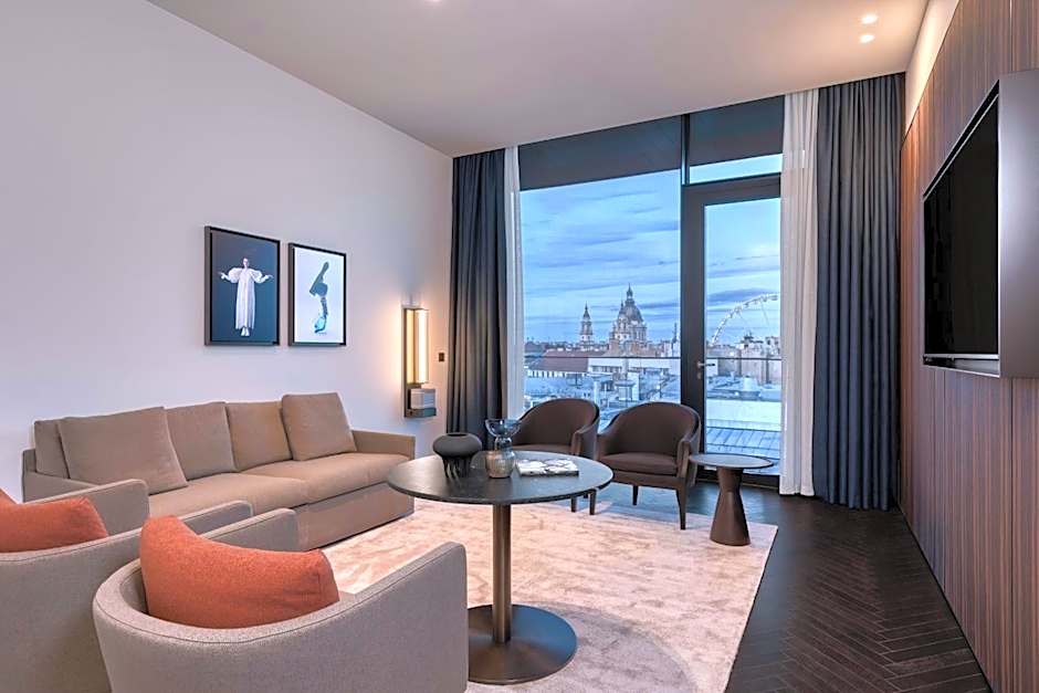Dorothea Hotel, Budapest, Autograph Collection