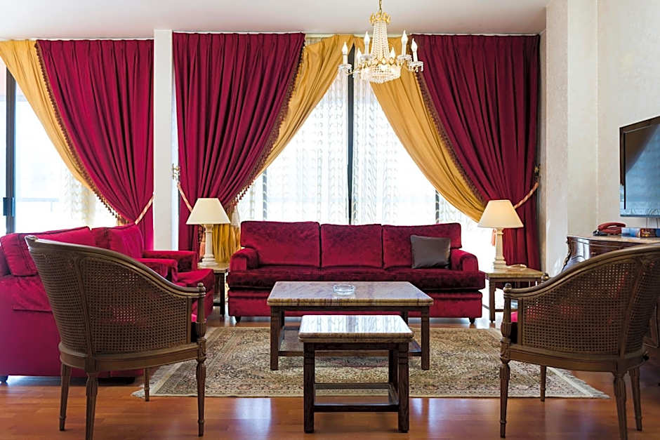 Holiday Home Suites