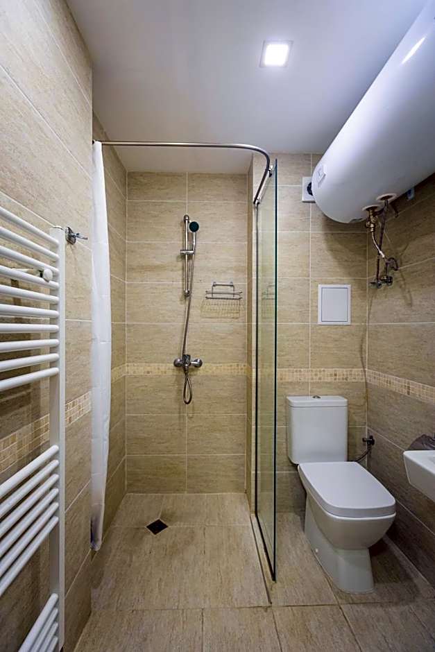 Modern and Bright Apartments near Center - FREE PARKING