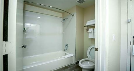 accessible - 2 queen - mobility accessible, communication assistance, bathtub, microwave and refrigerator, non-smoking, full breakfast