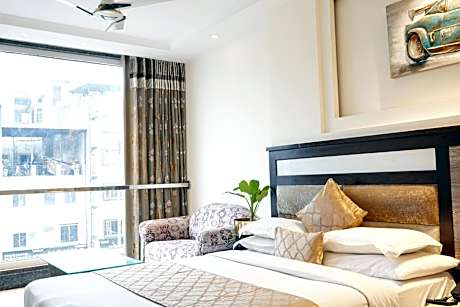 Family Suite with Airport Pickup