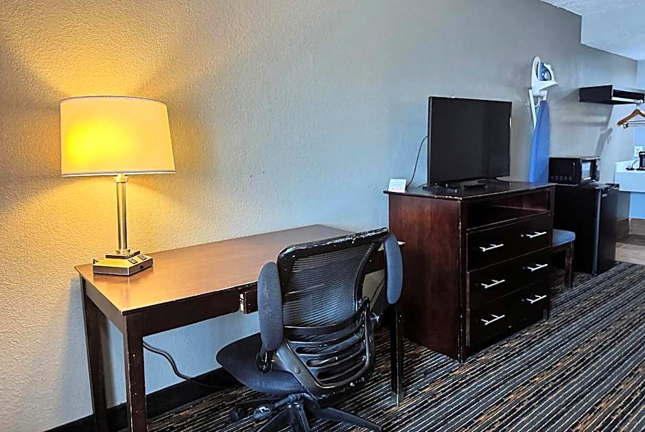 Super 8 by Wyndham Meridian