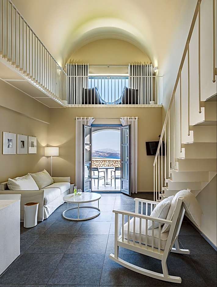 Acroterra Rosa Luxury Suites & Spa