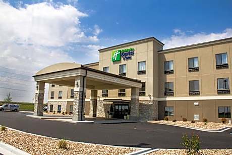 Holiday Inn Express and Suites Sikeston By IHG