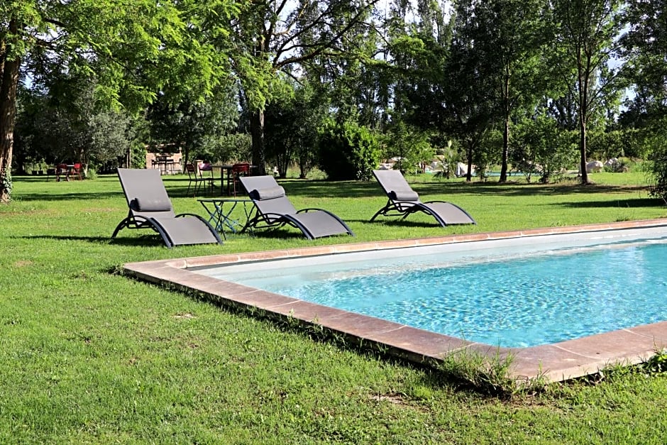 Le Mas des Cerisiers JACUZZI et SAUNA inclus pour tous les logements