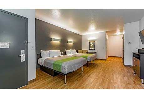 2 Queen Beds | Mobil Access Tub Nsmk Kitchen