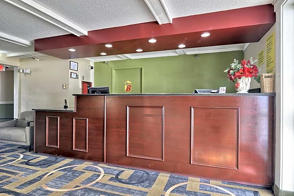 Super 8 by Wyndham Bangor