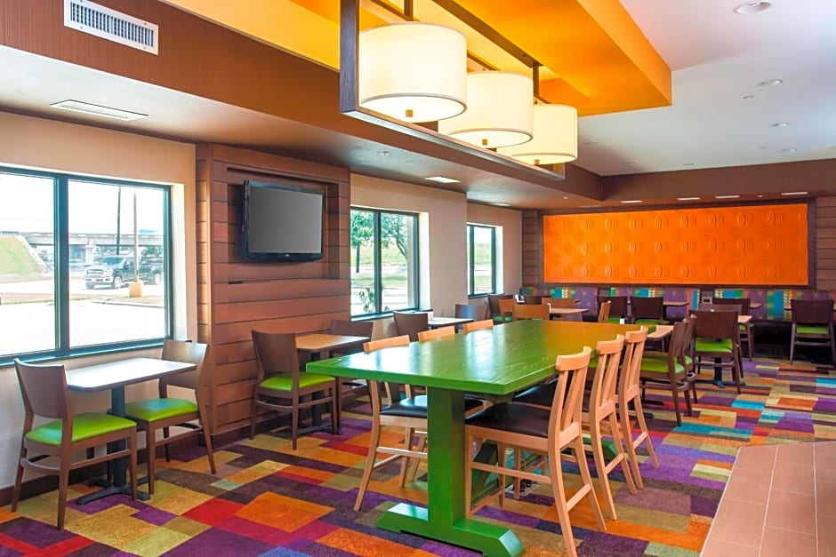 Fairfield Inn & Suites Victoria