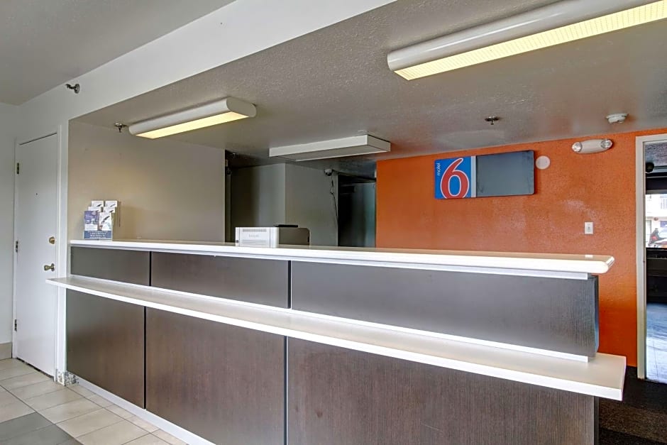 Motel 6-Amherst, OH - Cleveland West - Lorain