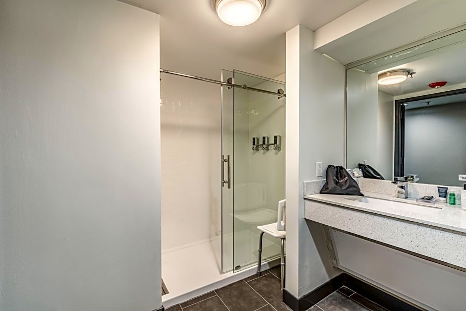 Four Points by Sheraton Greensboro Airport