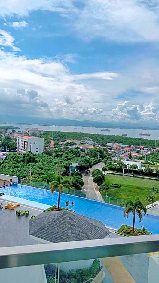 Mactan Newtown 8Newtown Boulevard Beach Condo RM9