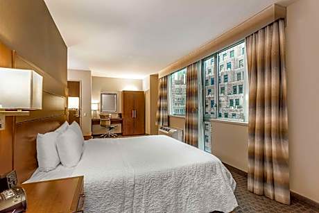 1 KING BED CITY VIEW ACCESSIBLE W BATHTUB NS HDTV/WORK AREA FREE WI-FI/HOT BREAKFAST INCLUDED