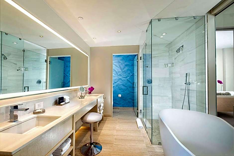 HALL Arts Hotel Dallas, Curio Collection by Hilton