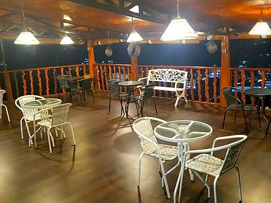 RedDoorz at Hotel Ermashta Jayapura