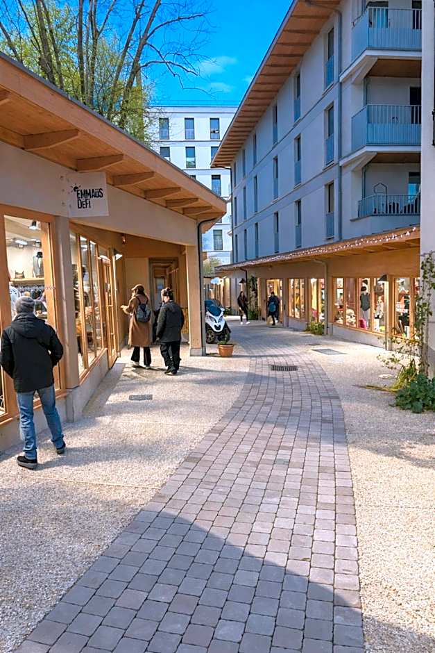 C'est La Vie Korean Style Minbak PARIS