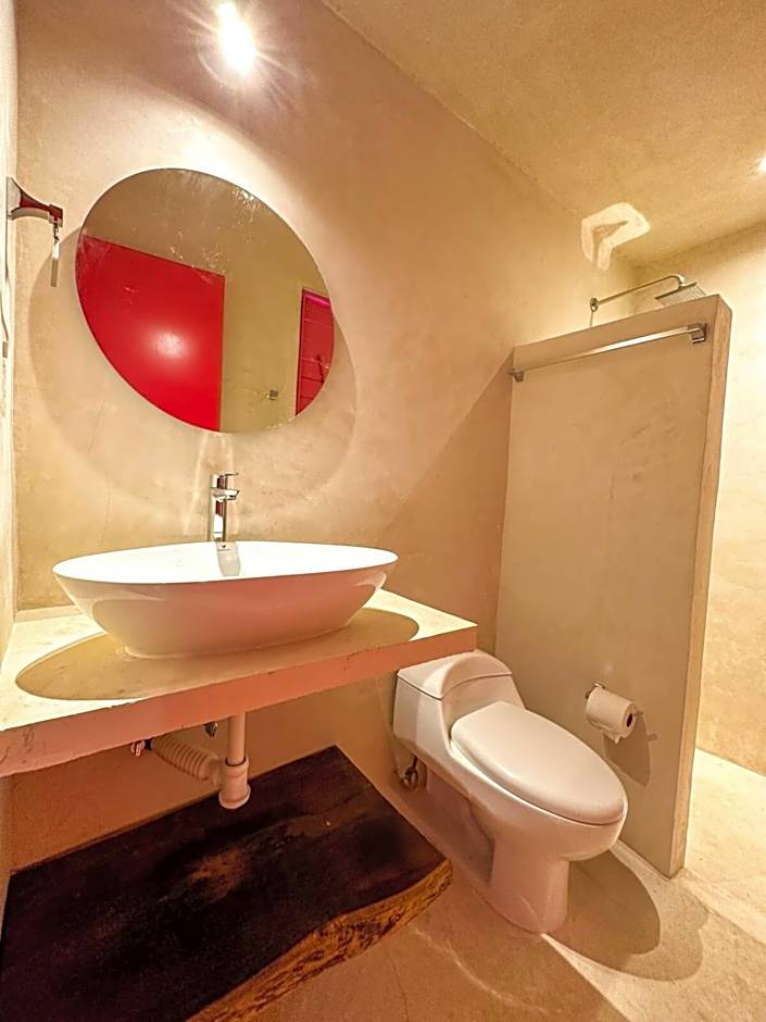 Uayma increible cuarto en el centro con piscina