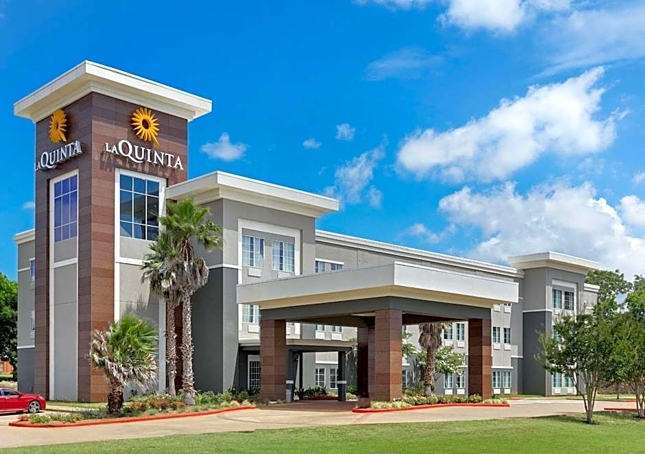 La Quinta Inn & Suites by Wyndham Jacksonville TX
