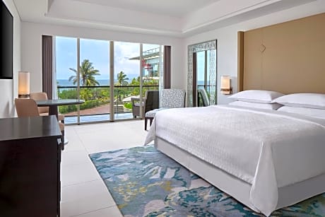 One-Bedroom Oceanfront King Suite - Upper Floor