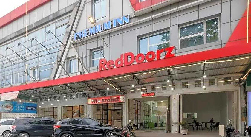 RedDoorz Plus @ Cemara Asri Medan