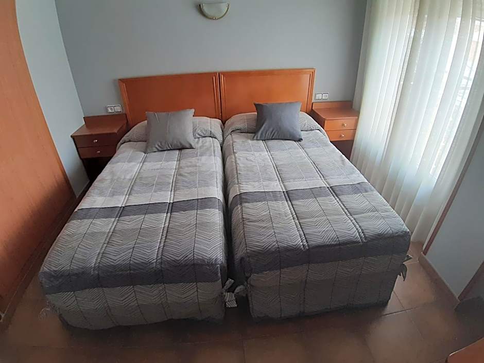 Hotel Los Leones, el más cercano a Warner