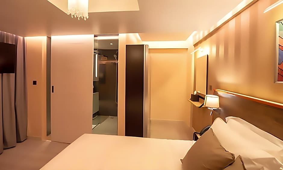 Amina Residency - Luxury Stay