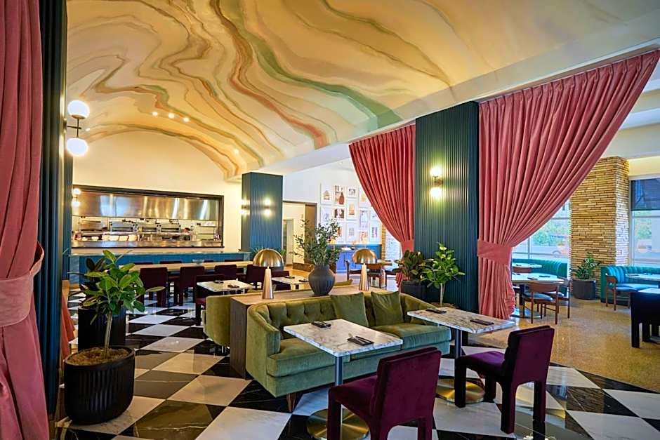 Renaissance by Marriott Las Vegas Hotel