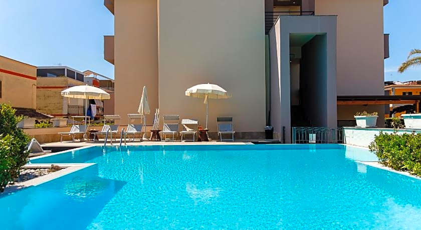 La Costiera Hotel