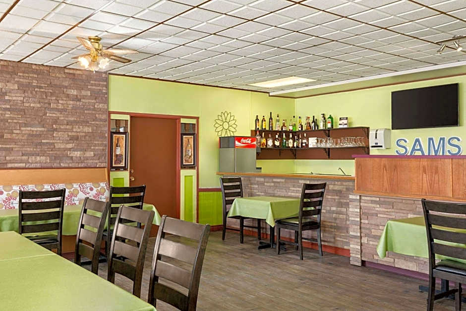 Travelodge by Wyndham Dawson Creek