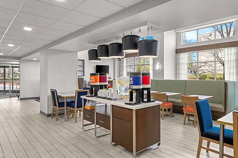 Hampton Inn By Hilton & Suites Charlotte-Airport