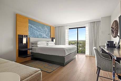 Club Room, 1 King Bed with Sofa bed (Skyline View, Top floor) (1 King Bed and 1 Double Sofa Bed)