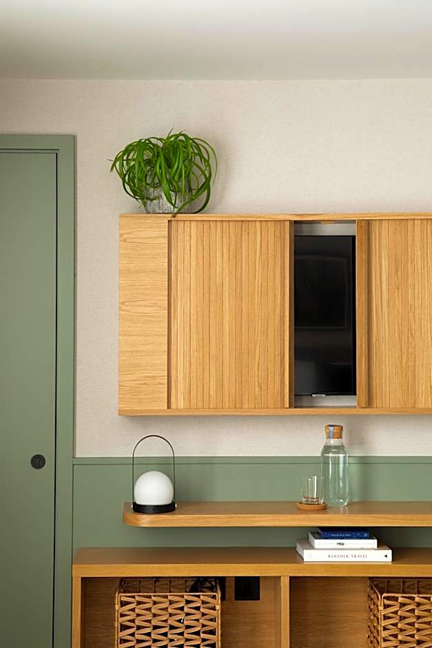 Inhabit Queen's Gardens, a Member of Design Hotels