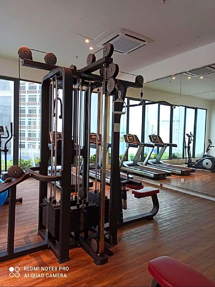 Zulanie Suite Troika Residence, SPACIOUS AND COZY WITH POOL, Free Wifi & Netflix in Golden Triangle of Kota Bharu