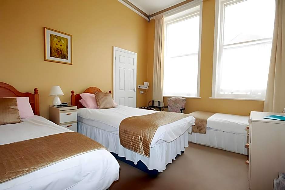 OYO Marine Parade Hotel, Eastbourne Pier