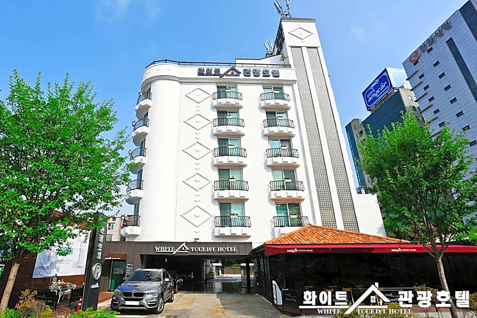 White Tourist Hotel
