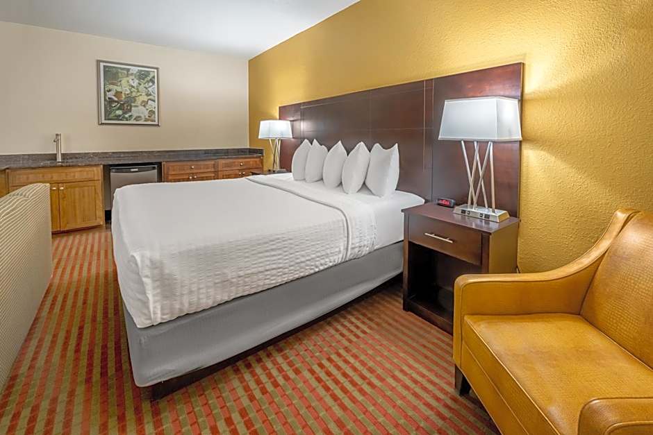 Grand Williston Hotel And Conference Center