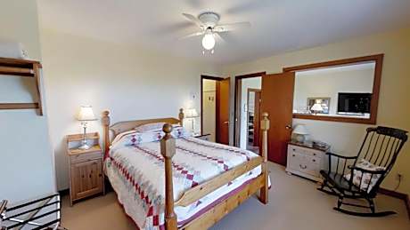 Deluxe Queen Room with Balcony and Sea View