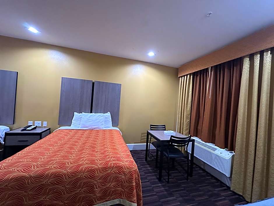 Scottish Inn and Suites