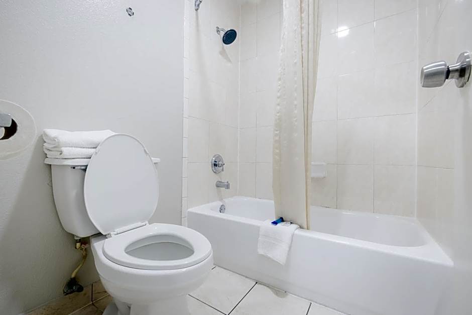 Scottish Inn & Suites