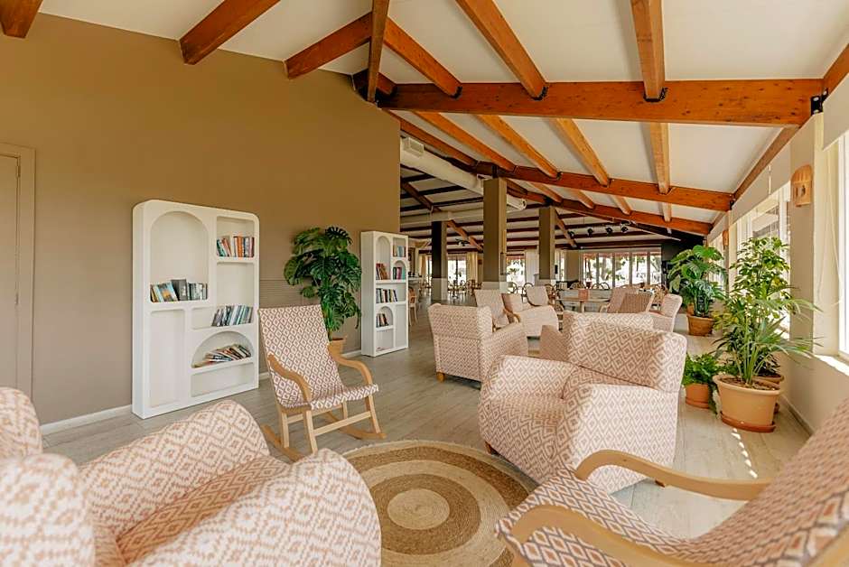 Garden Saladina - Adults Only