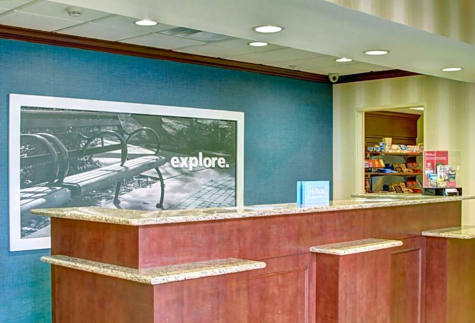 Hampton Inn & Suites Alexandria