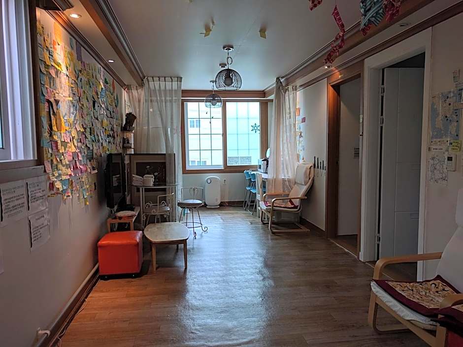 Backpackers In Yeosu