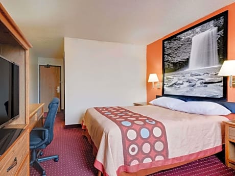 Super 8 by Wyndham Martinsburg