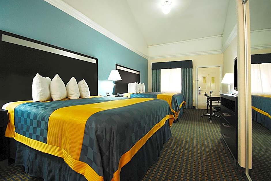 Photo 1 of 5 of 2 Queen Beds, Nonsmoking