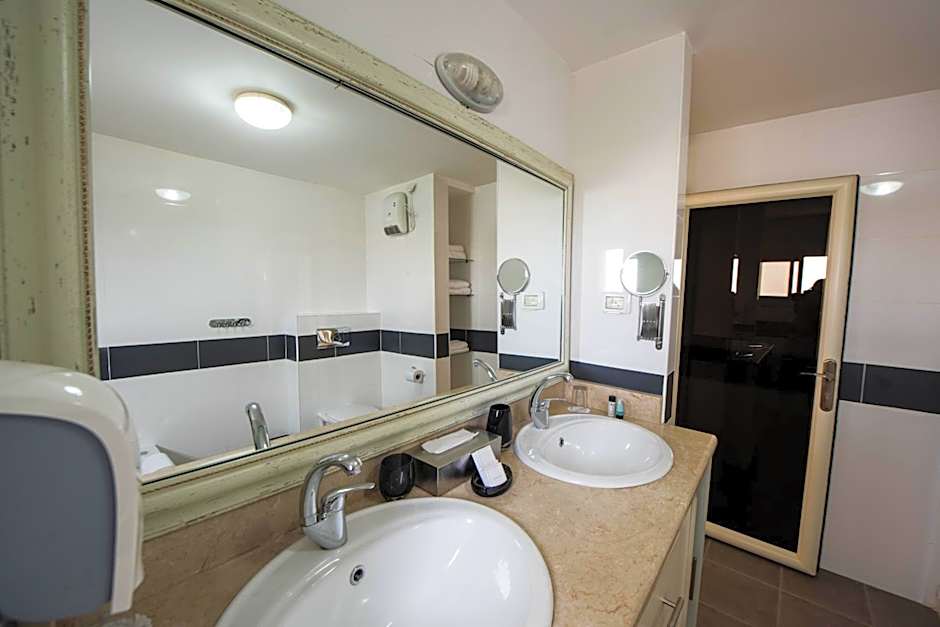 Ramon Suites by Smart Hotels