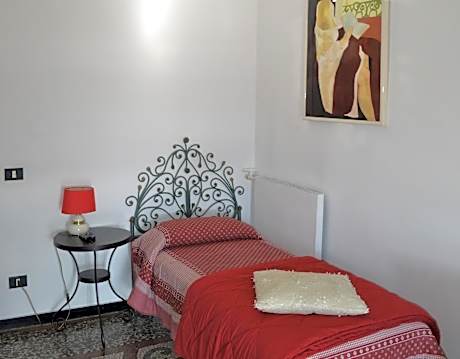 Single Room with Shared Bathroom