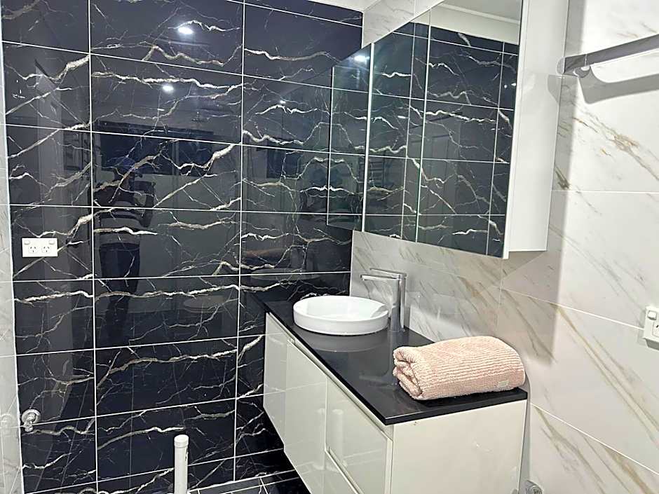 Cheerful 4 Bedrooms With Free Parking