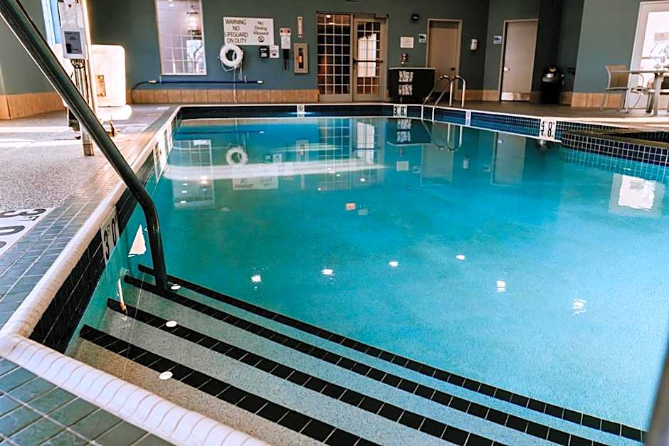 Holiday Inn Express Hotel & Suites Oshkosh - State Route 41 By IHG